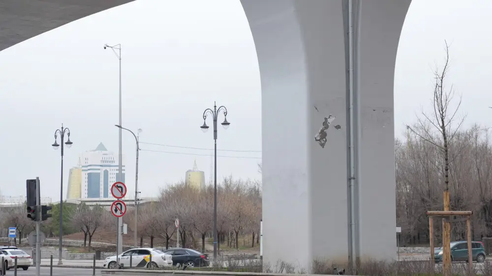 Краска на опорах LRT начала отходить - в CTS объяснили ситуацию