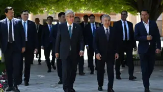 Тоқаев пен Мирзиёев Бұхарадағы Бахауддин Нақышбанди кесенесіне барды