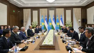 “Өзбекстанмен қарым-қатынастың бұрын-соңды болмаған жоғары деңгейі“ - Тоқаев