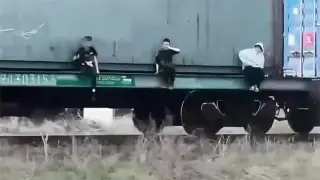 Алматыда полиция балалардың пойыздағы қауіпті ойынын тексеріп жатыр