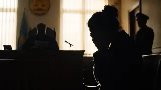 Күйеуін құтқарамын деп адам өлтіріп алған: сот қазақстандық әйелді босатты