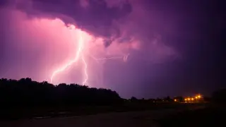 Терезелерді жауып, үйде болыңыз: алматылықтарға қауіпті ауа райы туралы ескертілді