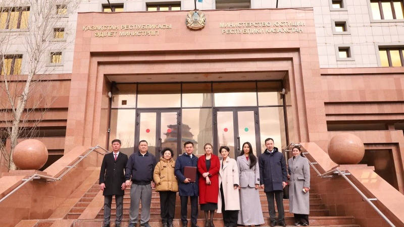 "Әділет" партиясының ұйымдастыру комитеті ұсынған сурет