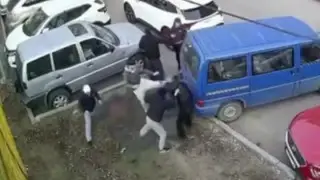 “Тәрбие мен үлкенге құрметтен жұрдай“: Павлодарда жасөспірімдер ер адамға шабуыл жасаған