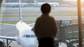 “Жалғыз ұшқан балаға ешкім көмектеспеген“: қазақстандық әйел әуекомпанияны айыптады