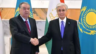 Тоқаев Тәжікстан президентімен кездесті