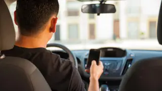 Рөлде телефонмен сөйлесу мен қауіпсіздік белдігін тақпау: бірінші айда камералар қанша заңбұзушылықты анықтады?