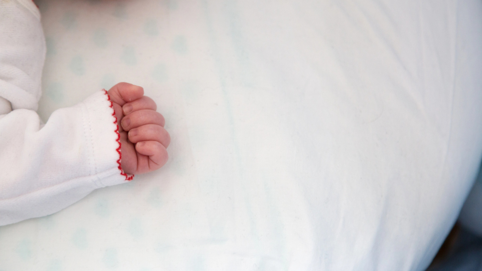 Ақтөбеде дәрігерлер жаңа туған нәрестеге бірегей ота жасады