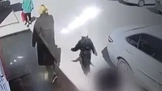 “Жүр, саған сақина беремін“: Ақтөбеде баланы ұрлау әрекеті видеоға түсіп қалды