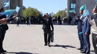 Ұлытаулық ақсақал Парижге дейін үш мың шақырымға жуық жолды жаяу жүріп өтті