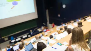 Қазақстанда жасанды интеллектпен жұмыс істеу дағдылары жоқ оқытушылар “тиімсіз“ деп аталды