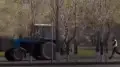 Астанада полициядан қашқан трактор видеоға түсіп қалды