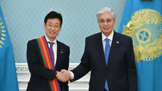 Тоқаев Жапония Парламентінің Қазақстанмен достық лигасының төрағасын орденмен марапаттады