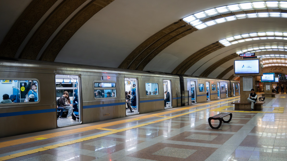 Депутат төтенше жағдайдан кейін Алматы метросын тексеруді талап етті