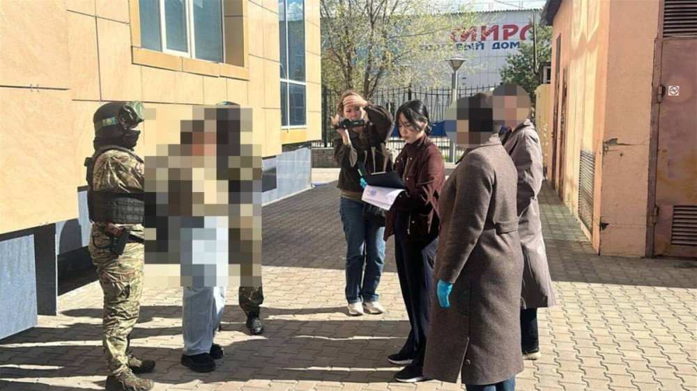 Әйел қазақстандықтың интим суреттерін жарты миллион теңгеге “бағалап“, шантаж жасаған