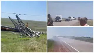 Ақмола облысында электр желісінің тірегі құлап, жолды жауып қалған