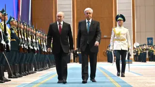 Тоқаев Путинді Тәуелсіздік сарайында қарсы алды