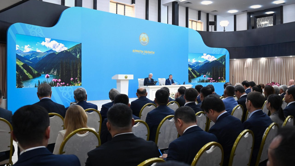 Тоқаев шенеуніктерге Алатау үшін жеке жауапкершілік барын ескертті