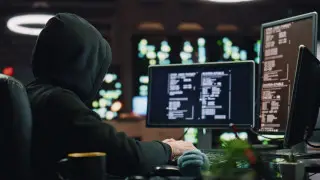 Интерпол ұстаған жұмбақ “атыраулық хакер“ Қазақстанға қайтаруға дайындалып жатыр