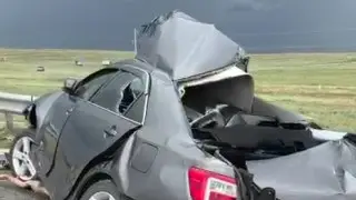 Көлік соқтығысқаннан кейін өртенді: Қазақстанның батысындағы жантүршігерлік жол апатын куәгерлер видеоға түсіріп алды