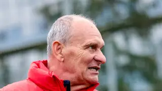 Қазақстан құрамасының бұрынғы бапкері көп әйел алғаны әшкере болды