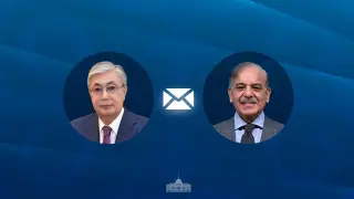 Тоқаев Пәкістан премьерін АҚШ пен Иран арасындағы соғыстың аяқталуы бойынша дипломатиялық әрекетінің нәтижелі болуымен құттықтады