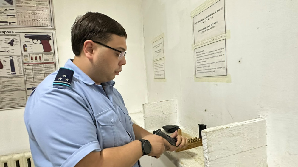 “Жол ережесін бірнеше рет бұздық“: бес тіл білетін полицей шетелдегі қызық оқиғаларын бөлісті