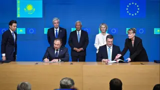 Визалар, миллиардтаған еуро және жаңа ұшақтар - Тоқаев пен ЕО көшбасшылары бірлескен мәлімдеме қабылдады