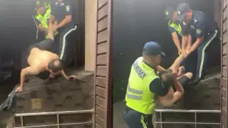 Полицейлер өмір сүргісі келмеген астаналыққа күш қолданған: видео