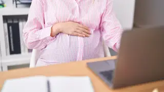 Декреттік төлемдер неге кешіктірілуі мүмкін: еңбек министрі түсіндірді
