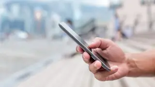 Сарапшы аптапта смартфонды қызып кетуден қалай қорғау керегін айтты