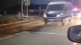 Павлодарда патрульдік көлікті GTA стилінде ұрлау сәті видеоға түсіп қалды