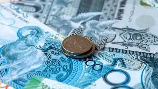Қазақстанда жалақы кешіктірілсе, қайда жүгінуге болады? Қызметкерлерге арналған нұсқаулық