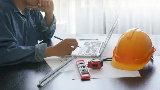 Жұмысқа жібермеу және жыл сайынғы емтихан: Еңбек министрлігі жаңа ережелерді кейінге қалдырды
