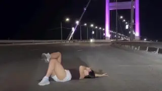 Фото үшін жолдың қозғалыс бөлігіне жатып алған: Семейдегі түсірілім немен аяқталды?