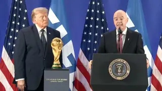 Трамптың қоңырауынан кейін АҚШ футболшысының қызыл қағазы жойылды