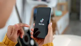 Қазақстандық әйел TikTok-та 25 мың теңге “пайда таппақ“ болғаны үшін 2,5 жылға сотталды