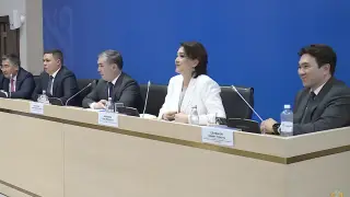 Үкіметке қандай көлікпен келдіңіздер? Спикерлерге күтпеген сұрақ қойылды