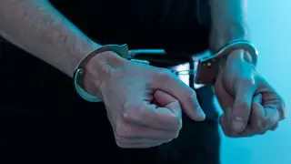 Ерлі-зайыптыны жаяу жүргіншілер өткелінде қағып кеткен: Қостанайдағы сот залында ер адам қамауға алынды