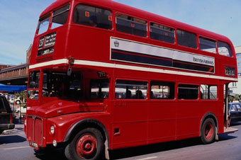Пьяный британский подросток угнал автобус 