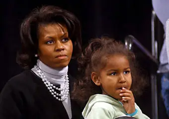 Мишель Обама прокомментировала продажу кукол "Малия" и "Саша"