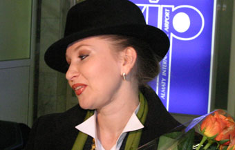 Серкебаева сняла клип на оскароносный хит Мишеля Леграна
