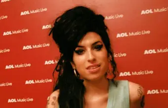 У Эми Уайнхаус похитили пять любимых гитар