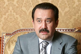 Казахстан вводит жесткий контроль за ценами и курсом тенге