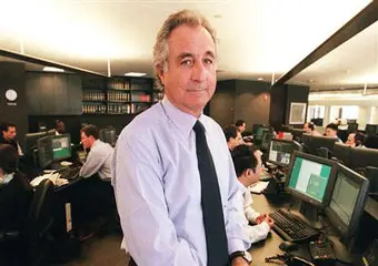 Жена Мэдоффа сняла со счетов 15 миллионов долларов