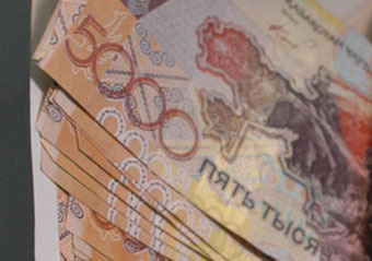 Казахстанцам подняли зарплаты