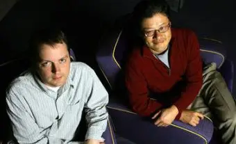 Акционеры "Yahoo!" разделились на два лагеря