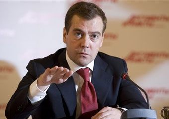 Рейтинг Медведева упал на 10 процентов