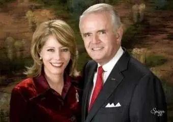 Американского губернатора обвинили в супружеской измене