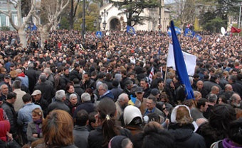 В Тбилиси 50 человек разгромили оппозиционный пресс-центр